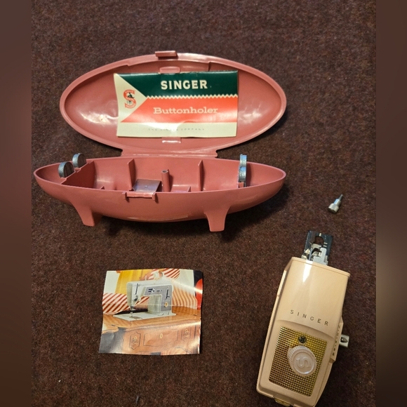 1960's Singer Buttonholer With Case And Book - Picture 1 of 7